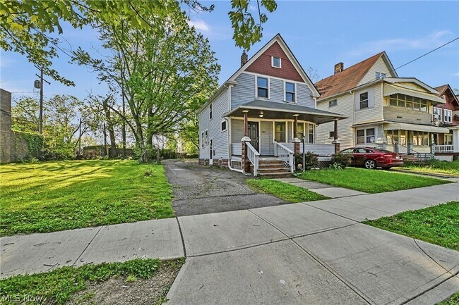 Foto del edificio - 2893 E 119th St