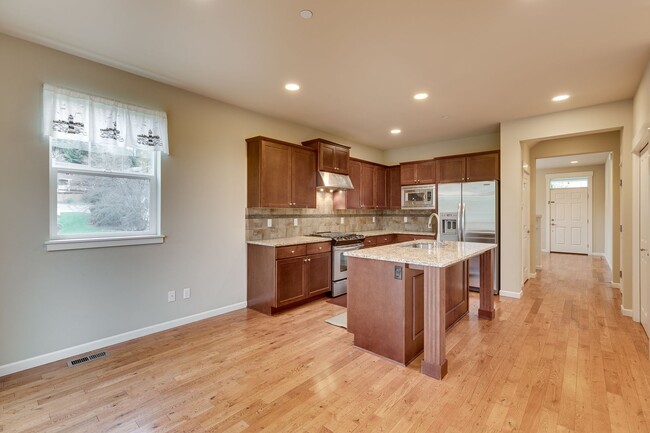 Building Photo - Spacious 4 bedroom home in Redmond!