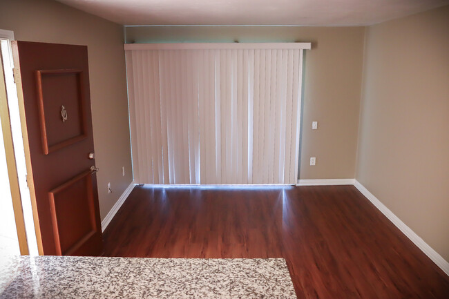 1B Upstairs LR. - Hourglass Park Apartments