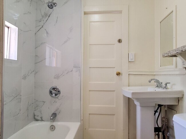 Foto del edificio - 324-342 S Buena Vista Ave