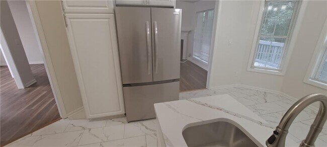 Foto del edificio - 1050 Hillary Ln