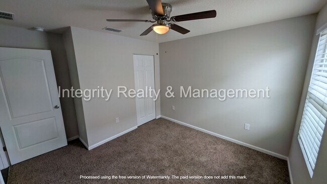 Foto del edificio - Spacious 4-bedroom, 2-bathroom home