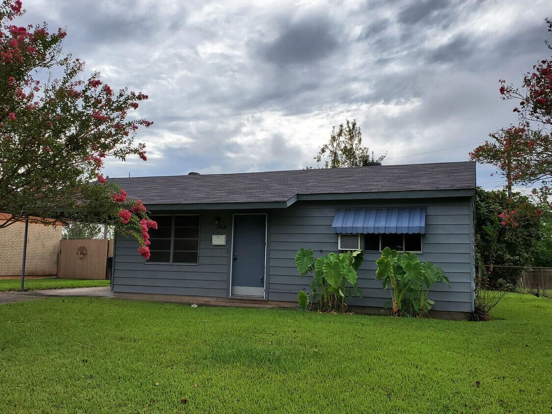 2 br, 1 bath House 3426 Bistineau Drive House Rental in Bossier
