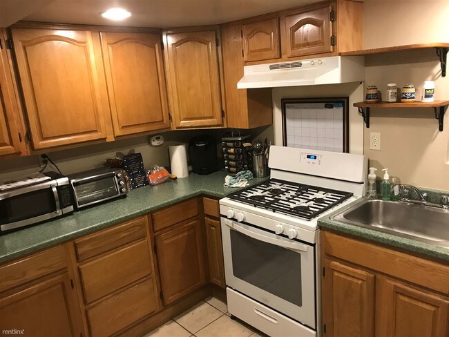 Foto del edificio - 3 br, 1.5 bath Duplex - 251B Semple St