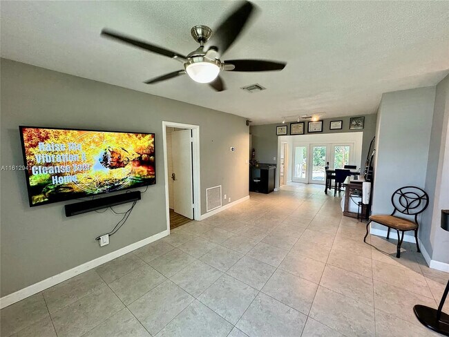 Foto del edificio - 3801 SW 31st Dr