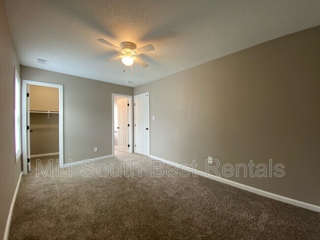 Building Photo - 5019 Applewhite Ln