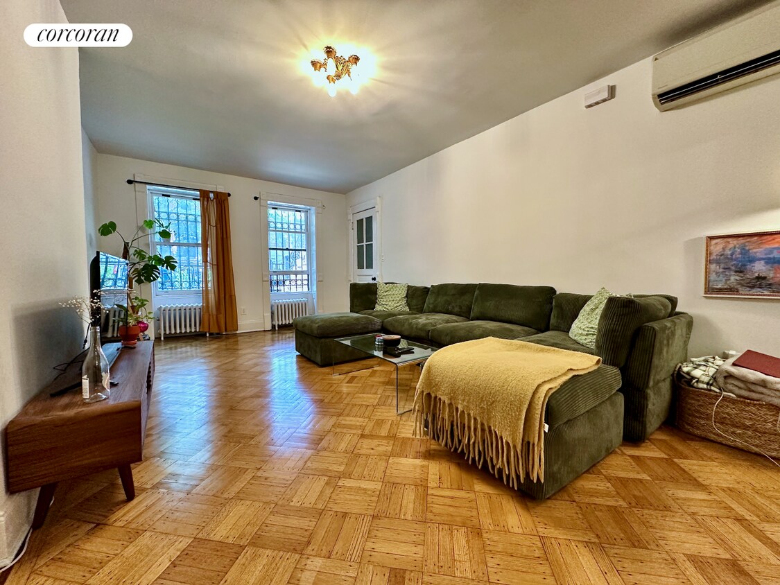 Primary Photo - 22 Linden St