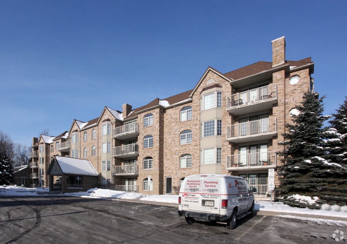 Building Photo - 216 Plains Rd W