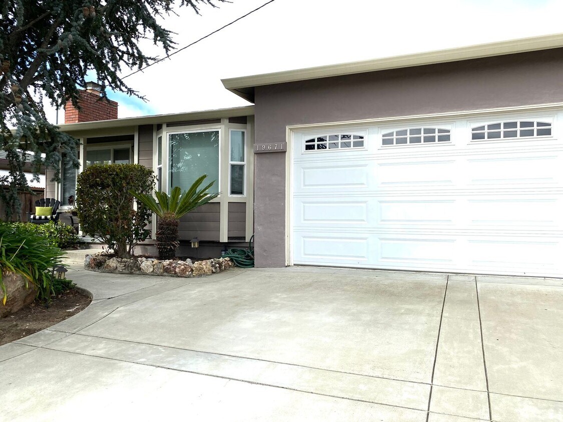 Foto principal - Castro Valley - Lake Chabot 3 BD 2BA House...