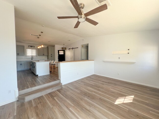 Building Photo - HOUSE - COTTONWOOD