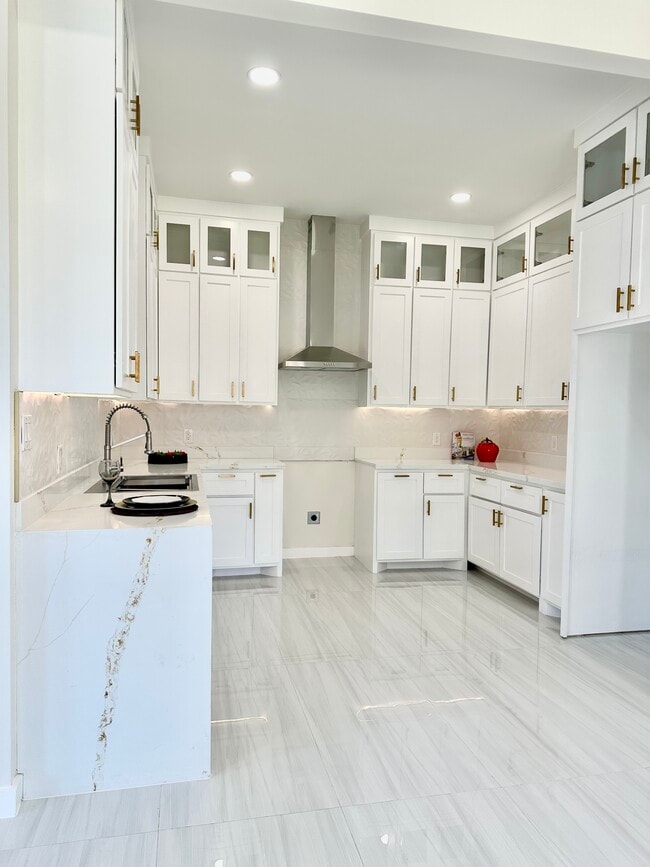 Foto del edificio - 6108 Mackenna Dr