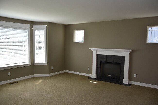 Foto del edificio - Spacious North Tacoma 3 Bedroom 2.5 Bath C...