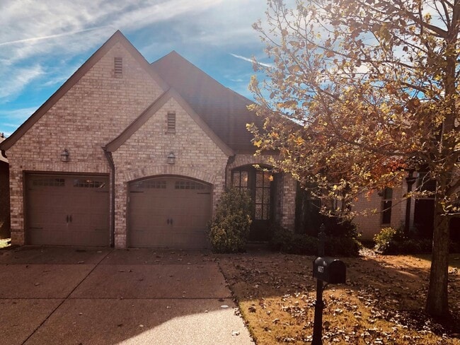 Building Photo - Gated Community! Home built in 2014. Fence...