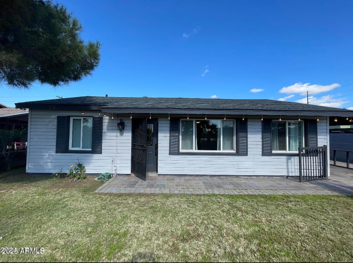 Primary Photo - 3536 E Oak St