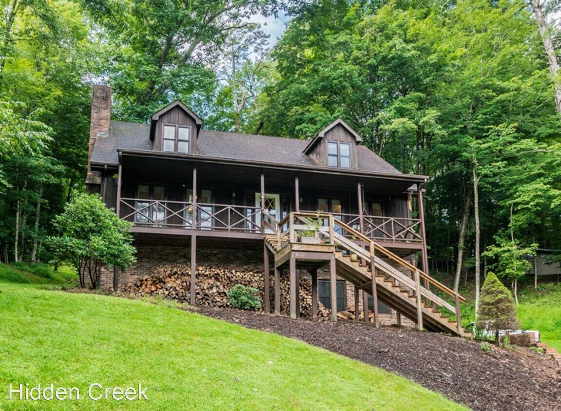 4 br, 3 bath House - 183 Rhododendron Lane