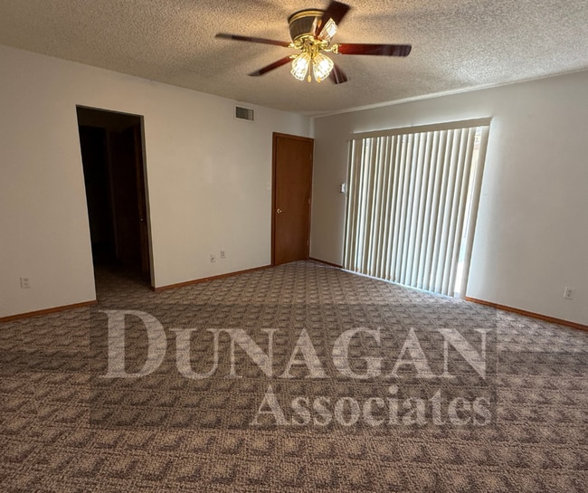 Building Photo - 8/28 @2:25 PM SCHEDULED SHOWING!!