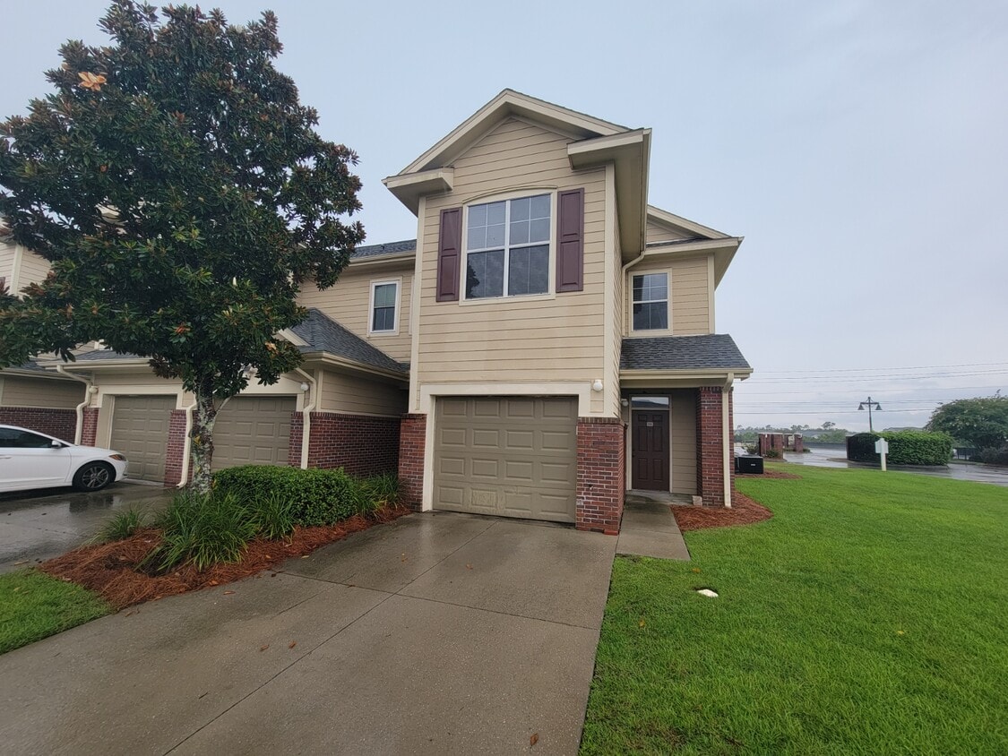 front exterior - 206 Baldwin Rowe Cir