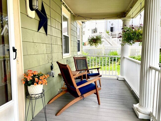 Foto del edificio - 175 Mystic St Ext