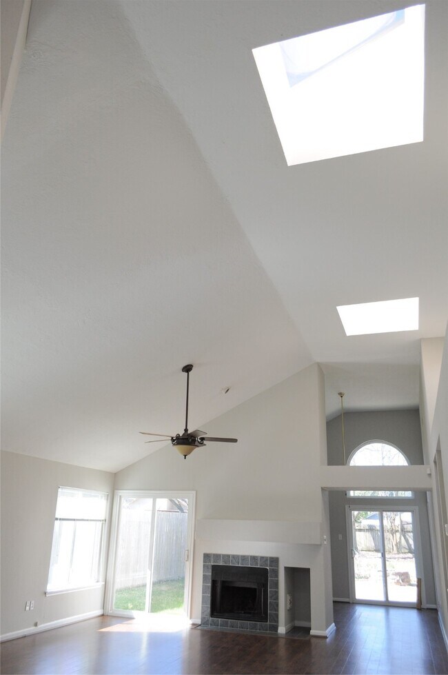 Foto del edificio - 8639 Sparkling Springs Dr