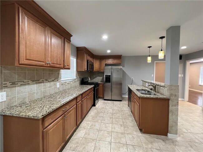 Building Photo - 1012 E St Johns Ave