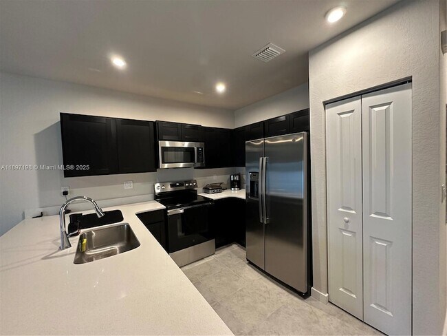 Foto del edificio - 389 NW 10th St