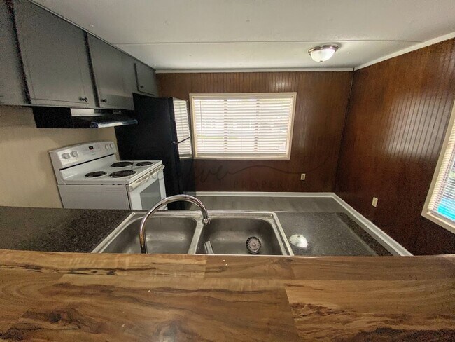 Foto del edificio - For Rent: 2-Bedroom Mobile Home in Sulphur...