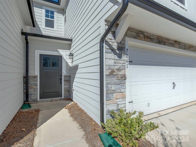 Building Photo - 7041 Duncan Acres Dr