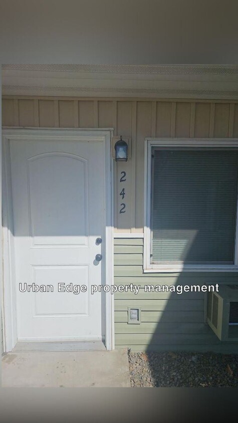 Foto principal - One Bedroom Apartment!