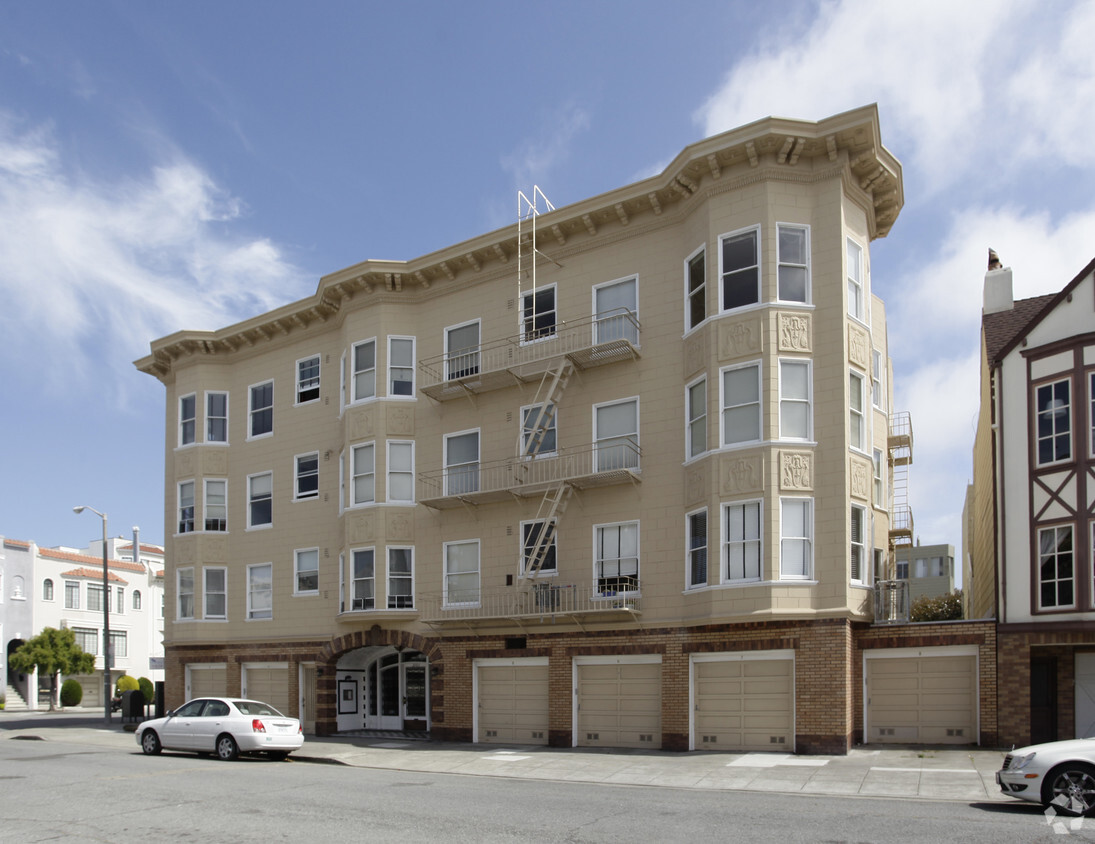 Building Photo - 2101 Bay St