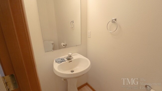 Building Photo - Beautiful 4-Bedroom Home with Custom Finishes & Thoughtful Layout