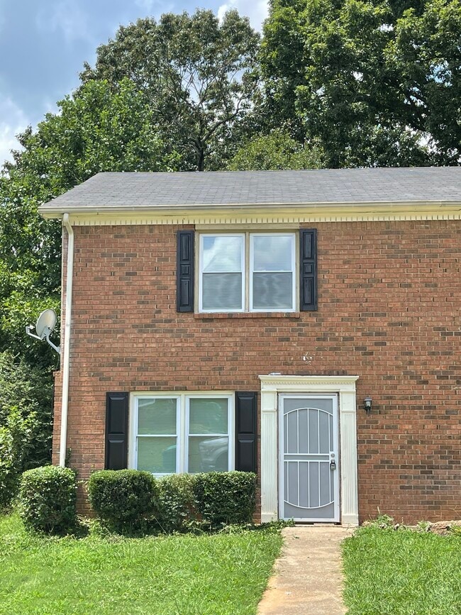 Building Photo - 5299 Ridge Forest Dr