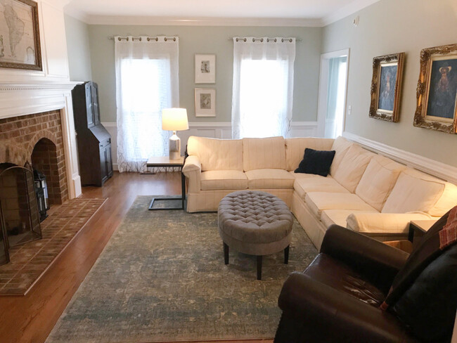 Building Photo - APPLICATION RECEIVED! Super Spacious & Ele...