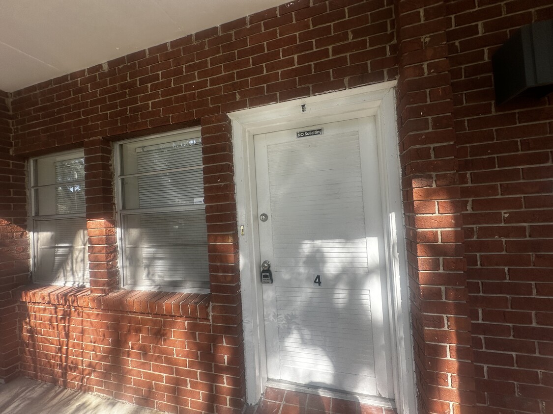 Foto principal - 1315 E Silver Springs Blvd