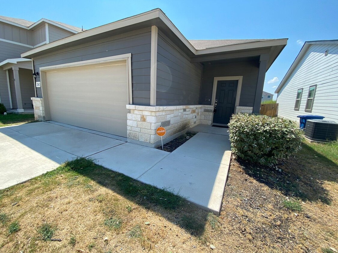 Fabulous 4/2 single story conveniently loc... - Fabulous 4/2 single story conveniently loc...