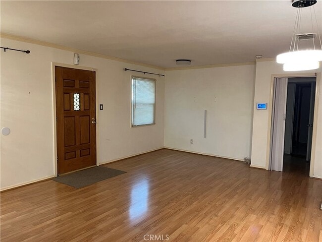 Building Photo - 13314 S Oleander Ave