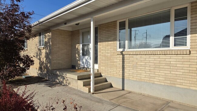 Building Photo - 905 Charlton Cir