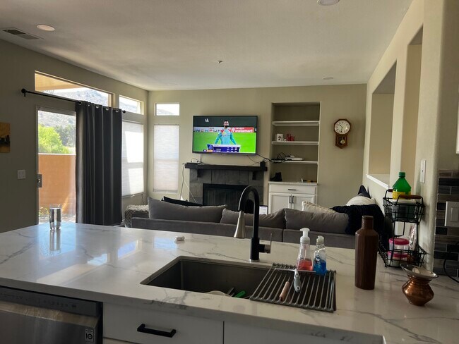 Foto del edificio - 2476 Fallbrook Pl