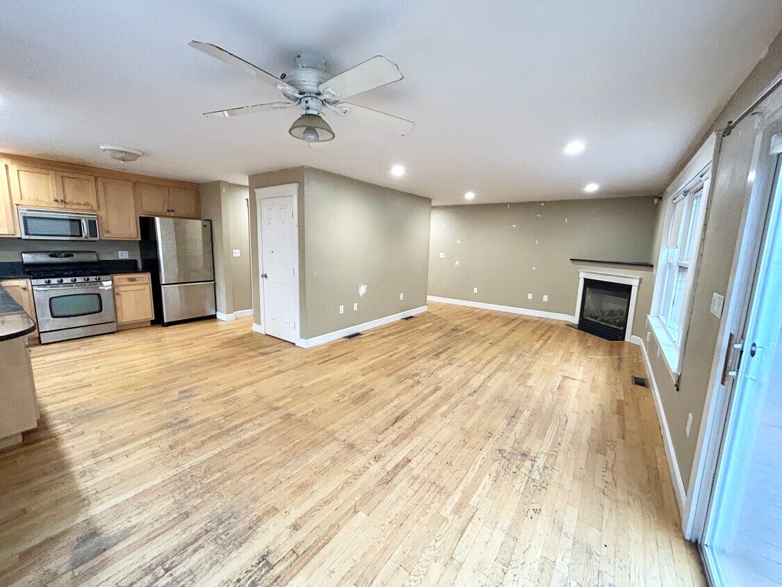 Primary Photo - 30 Iroquois St