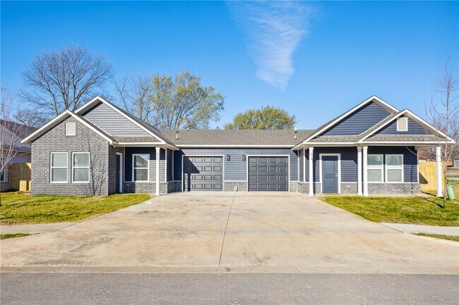 Foto del edificio - 802 Vly Oaks Ln
