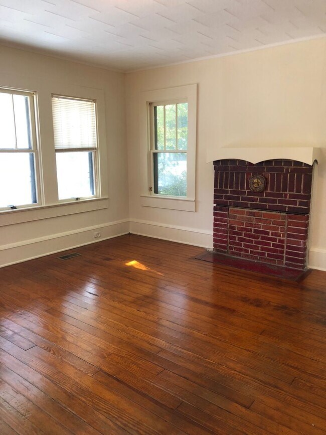 Foto del edificio - 1211 N Main St