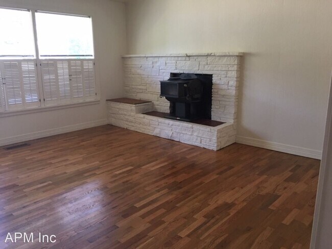 Building Photo - 3 br, 1 bath House - 716 4th Ave. S.