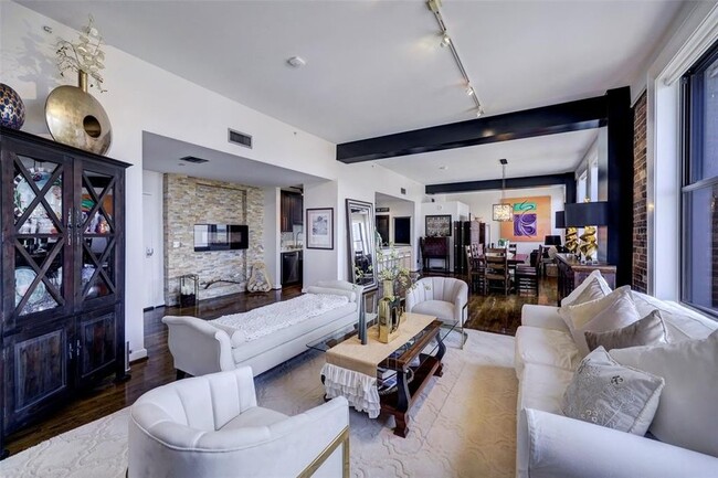 Building Photo - 915 Franklin-524.4