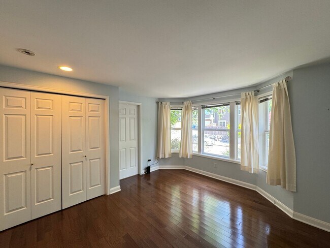 Building Photo - Stylish 3BR Queen Anne Townhome