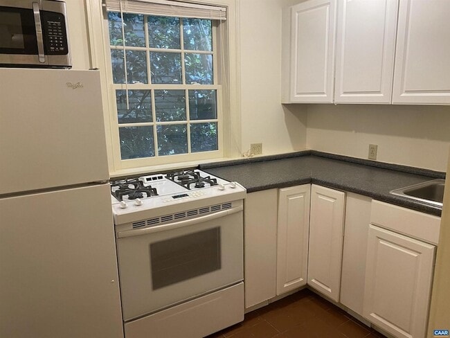 Building Photo - 415 2nd St NE