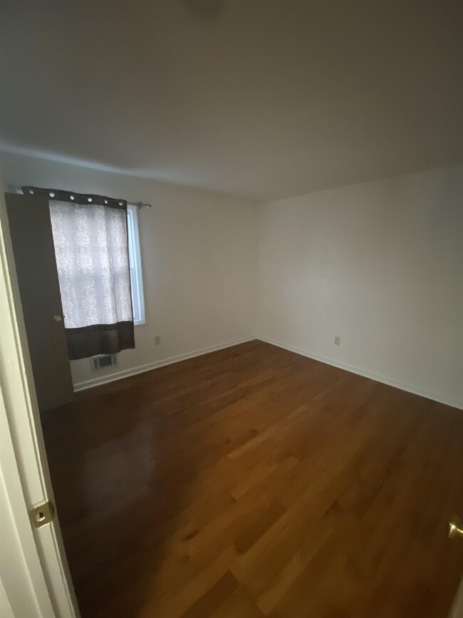 10 Chopin Ct Unit 2, Jersey City, NJ 07302 - Room for Rent in Jersey ...