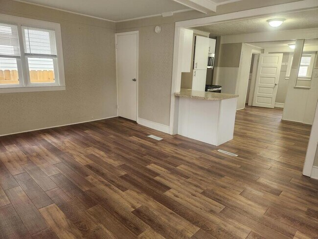 Foto del edificio - 200 Gold Ave NW