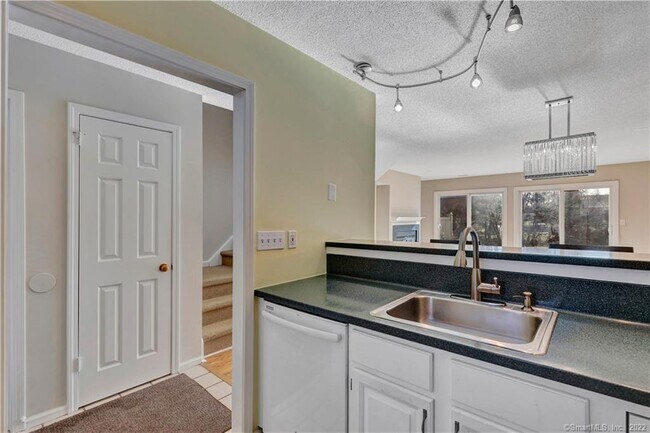 Foto del edificio - 11 Strathmore Ln