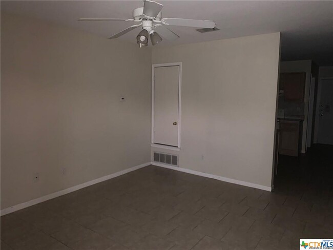 Building Photo - 3206 Hereford Ln