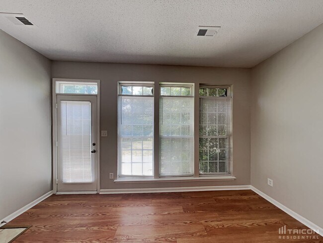 Foto del edificio - 5139 Timbertop Ln