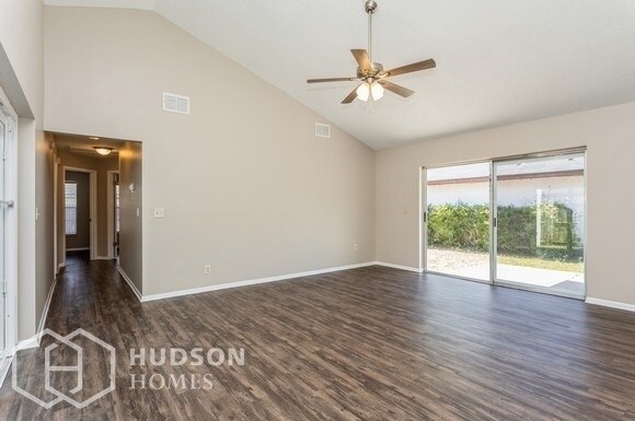 Foto del edificio - NOW AVAILABLE! - 5905 Birchwood Dr, Tampa,...